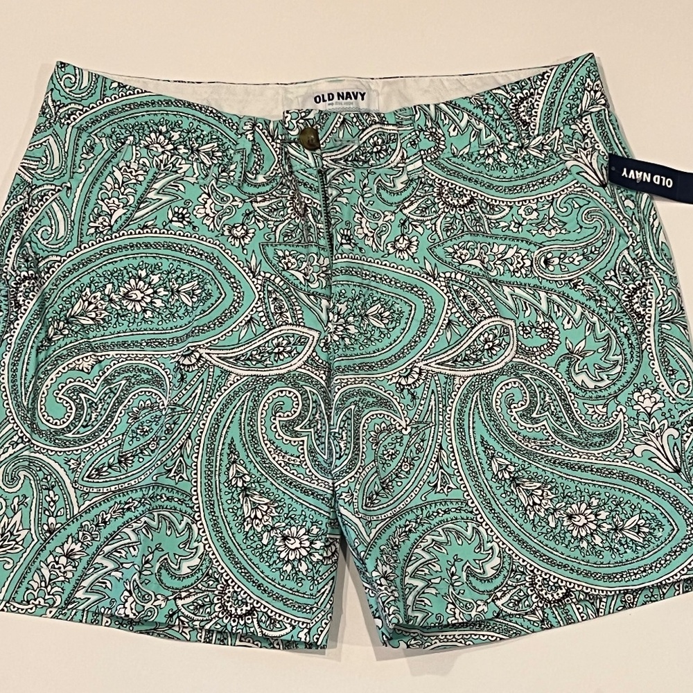 Old Navy 7 inch inseam paisley shorts size 8